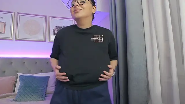 BustyAllyy online show from February 22, 9:05 pm