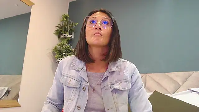 SharisWillian online show from December 15, 3:45 am