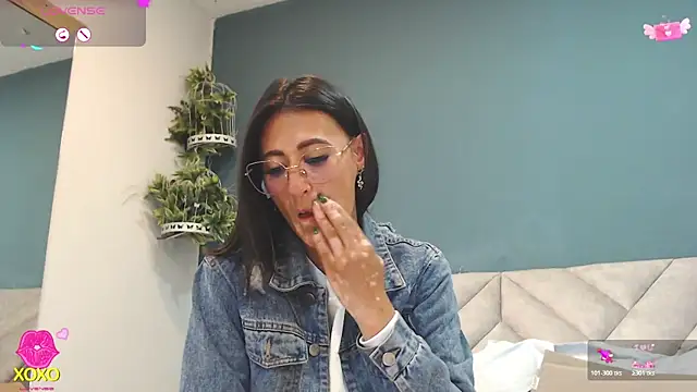 SharisWillian online show from May 2, 4:49 am