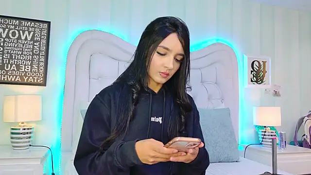 Snapshot of MiaSweeths chatting on October 9, 7:40 pm MiaSweeths online show from October 9, 7:40 pm