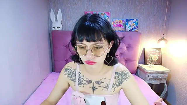 charlottemoonxz online show from June 17, 7:04 pm