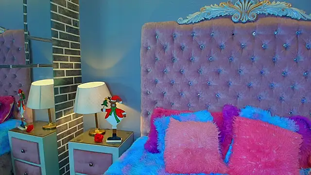 AdelaineBest online show from December 17, 5:33 am