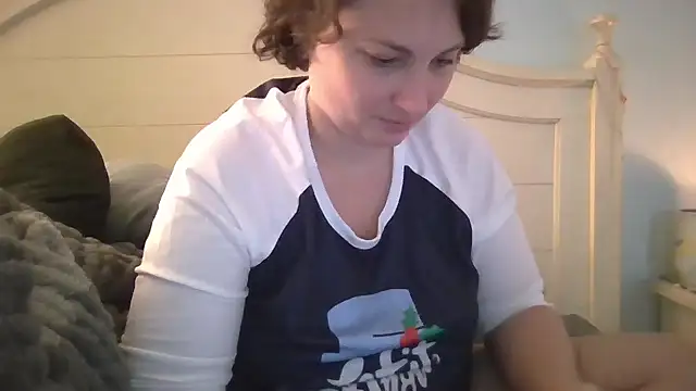 MilfyMrsRobinson online show from December 14, 2:01 pm