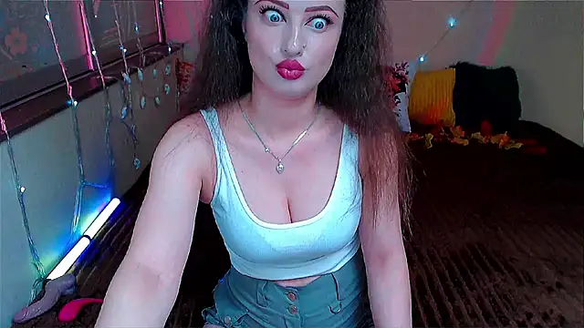 Snapshot of LizaSenri chatting on October 4, 7:03 am LizaSenri online show from October 4, 7:03 am