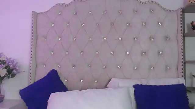 Abril Squirt online show from July 30, 9:37 pm