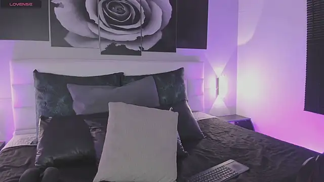 sofi bakerr online show from October 24, 11:39 am