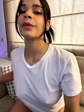 Snapshot of Leah_Honey26 chatting on October 13, 10:01 pm Leah Honey26 online show from October 13, 10:01 pm