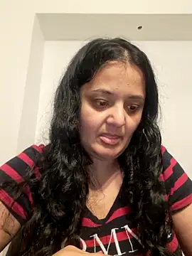 sarahhh1987 online show from January 5, 6:11 pm