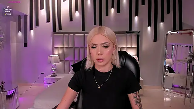 HannaConnor  online show from March 7, 9:00 pm