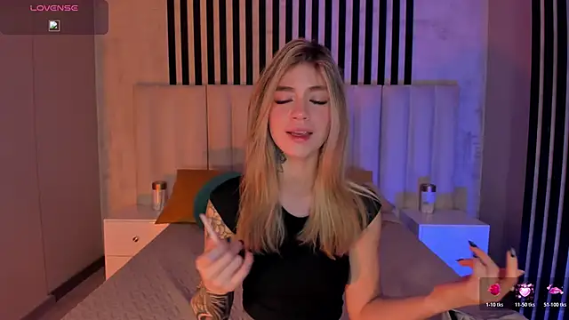 ViolettHansson online show from June 17, 10:38 am