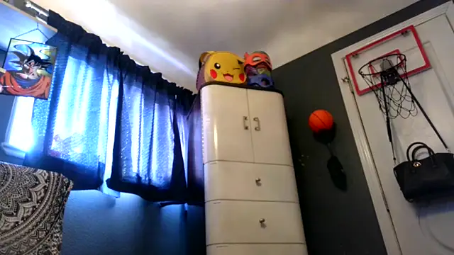 Yumiepussyy online show from February 13, 9:38 pm