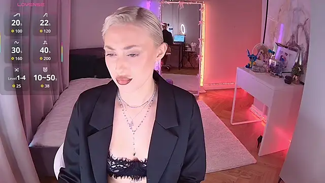 LoryWood online show from October 15, 2:41 pm