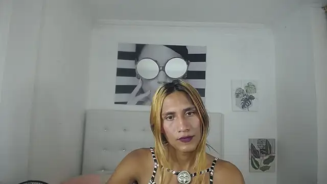 Brisahott online show from March 18, 2:27 am