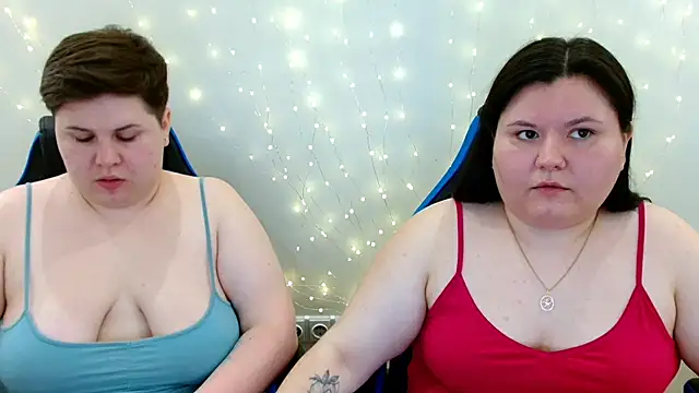 BeckyAndHellen online show from July 4, 9:27 am