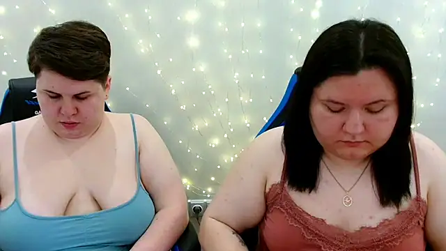 BeckyAndHellen online show from June 11, 10:23 am