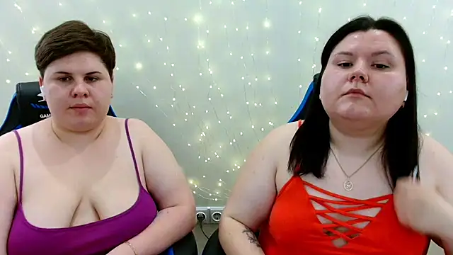 BeckyAndHellen online show from June 21, 11:25 am