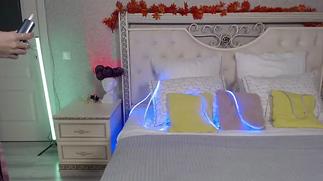 Lina Robbins online show from November 17, 2:01 am