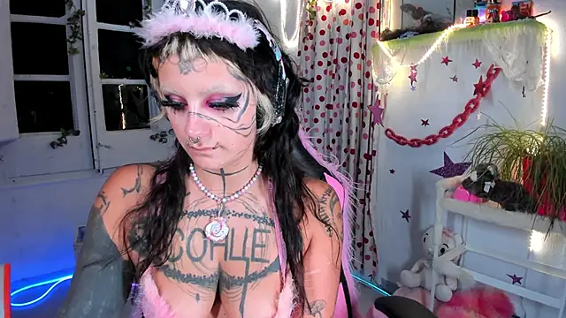 lady sontse  online show from June 19, 8:23 pm