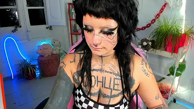 lady sontse  online show from March 6, 8:59 pm