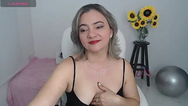 Snapshot of ana_milf chatting on October 6, 1:17 pm ana milf online show from October 6, 1:17 pm