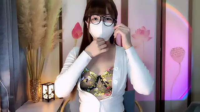 BabyThree  online show from July 30, 9:21 am