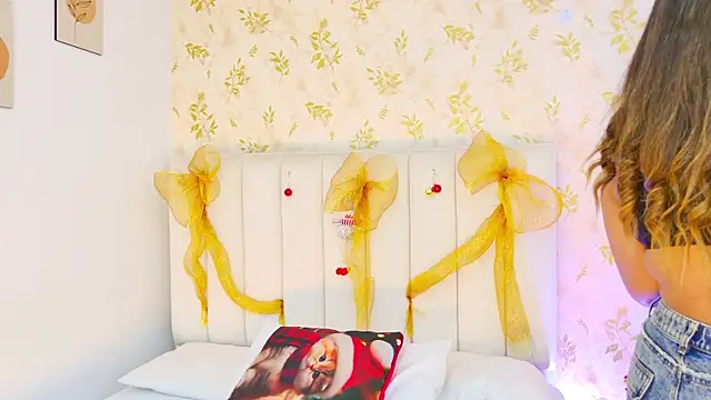 Sara Desire online show from January 6, 12:20 pm