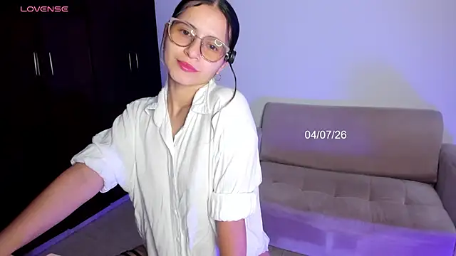 Lilacutte  online show from July 4, 8:54 am