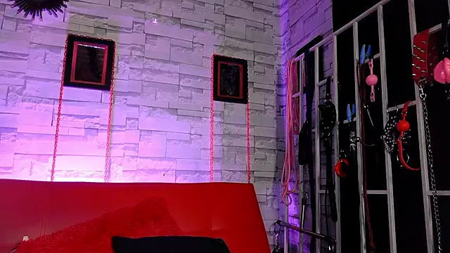 Snapshot of slave_Rubi chatting on October 12, 4:20 pm slave Rubi online show from October 12, 4:20 pm