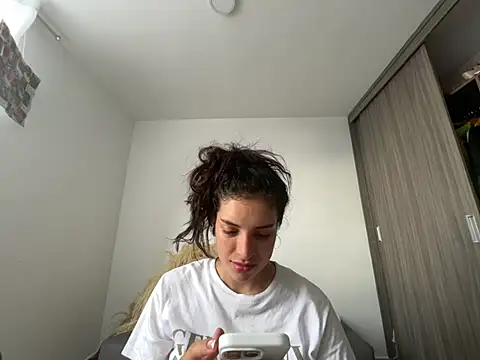 dakota le online show from July 24, 9:00 pm