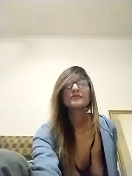 karmicQueen669 online show from June 7, 8:15 pm