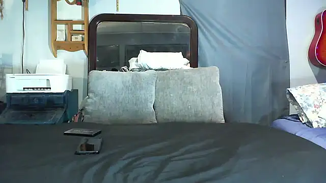 Snapshot of Genevieve143 chatting on September 18, 12:15 pm Genevieve143 online show from September 18, 12:15 pm