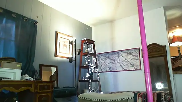 Snapshot of Genevieve143 chatting on September 23, 11:25 pm Genevieve143 online show from September 23, 11:25 pm