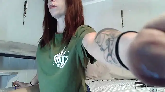 Snapshot of Genevieve143 chatting on October 19, 1:51 am Genevieve143 online show from October 19, 1:51 am