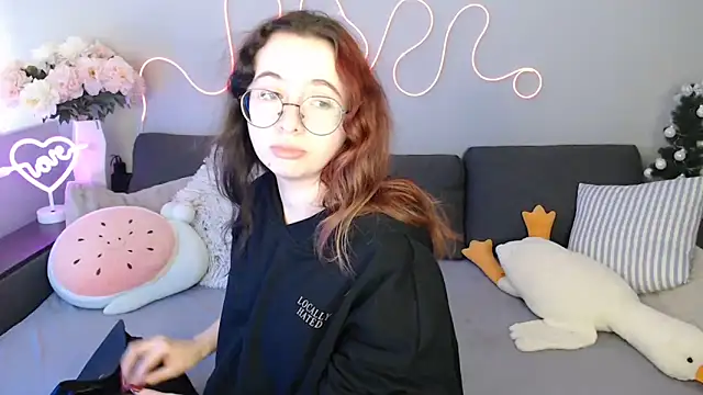 Mini Diva online show from February 14, 9:11 am