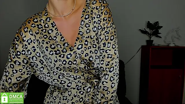 Snapshot of annakillianox chatting on October 18, 5:21 am annakillianox online show from October 18, 5:21 am
