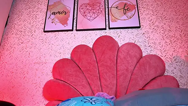 luly pink online show from June 18, 9:14 am