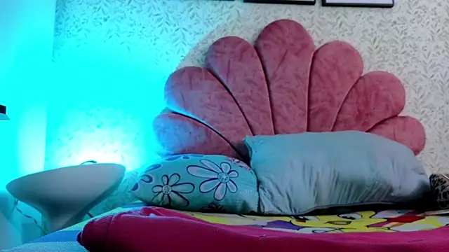 luly pink online show from July 24, 4:32 am