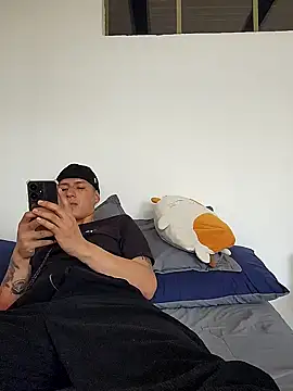 joanguzman02 online show from April 2, 6:27 pm