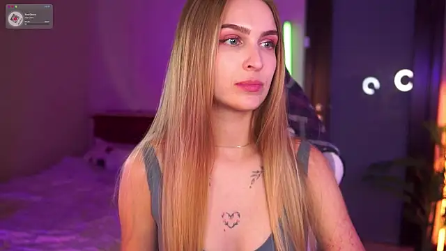 Snapshot of Kamila_icee chatting on September 28, 7:52 pm Kamila icee online show from September 28, 7:52 pm
