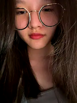 Snapshot of Krixxi22 chatting on September 15, 3:31 pm Krixxi22 online show from September 15, 3:31 pm