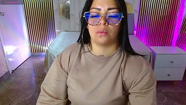 martinna tay online show from May 2, 3:21 am