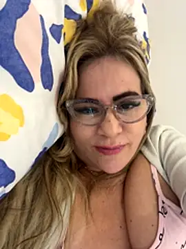 LARIANA RIVERA23 online show from October 29, 6:29 am