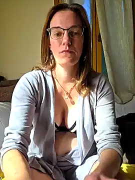 Snapshot of SpiceLea chatting on September 30, 9:26 am SpiceLea online show from September 30, 9:26 am