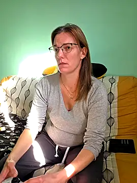 Snapshot of SpiceLea chatting on October 23, 1:06 pm SpiceLea online show from October 23, 1:06 pm