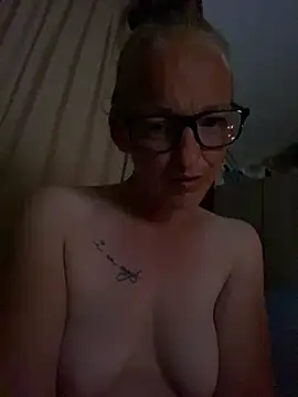 KikiDenhaag online show from July 31, 10:55 pm