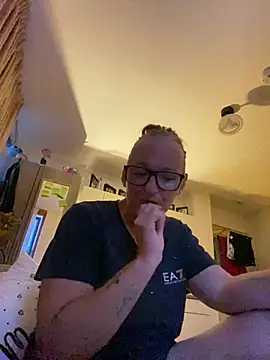 KikiDenhaag online show from July 5, 3:13 am