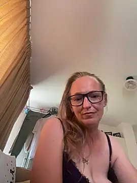 KikiDenhaag online show from July 17, 11:36 am