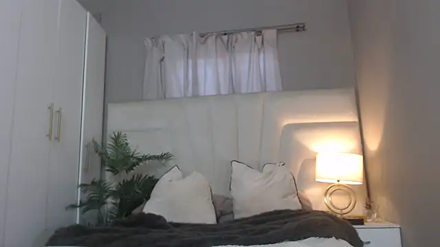 naughtyblackdolie online show from July 28, 12:48 pm