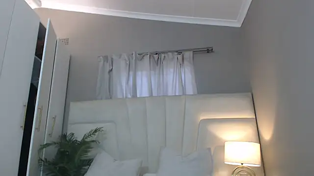 Snapshot of naughtyblackdolie chatting on October 3, 7:57 am naughtyblackdolie online show from October 3, 7:57 am