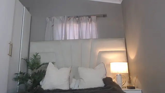 naughtyblackdolie online show from July 3, 9:37 am